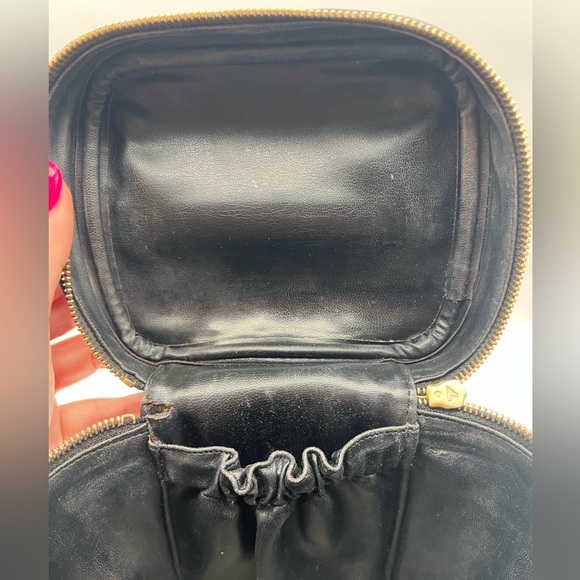 CHANEL Bicolore CC Logo Lambskin Cosmetics Vanity Bag. - Picture 11 of 13